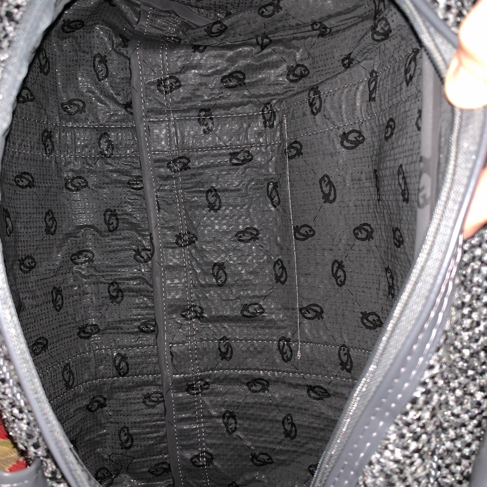 Gorgeous Oscar de la Renta Tweed Duffle Bag - Picture 8 of 8